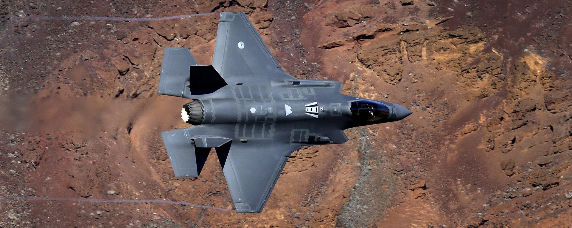 In this Feb. 28, 2017, photo, a Lockheed Martin F-35A Lighting II from the 323 Squadron, Royal Netherlands Air Force flies through the nicknamed Star Wars Canyon on the Jedi transition in Death Valley National Park, Calif. - Sputnik International, 1920, 28.09.2021