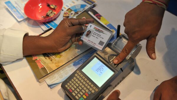 An Indian visitor gives a thumb impression to withdraw money from his bank account with his Aadhaar or Unique Identification (UID) card during a Digi Dhan Mela, held to promote digital payment, in Hyderabad on January 18, 2017 - Sputnik International
