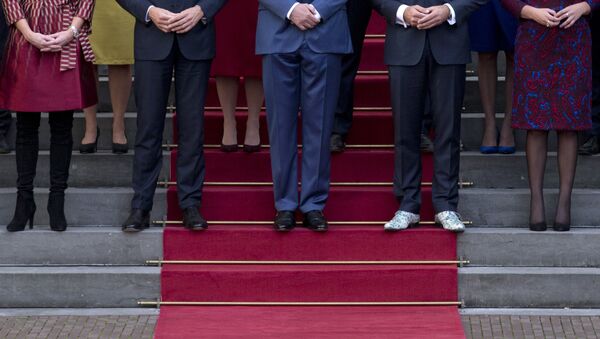 The shoes of Dutch Vice Prime Minister Hugo de Jonge, second right, stand out as he poses with King Willem-Alexander, center, and Dutch Prime Minister Mark Rutte, second left, and other ministers for the official photo of the new Dutch government on the steps of Royal Palace Noordeinde in The Hague, Netherlands, Thursday, Oct. 26, 2017. - Sputnik International