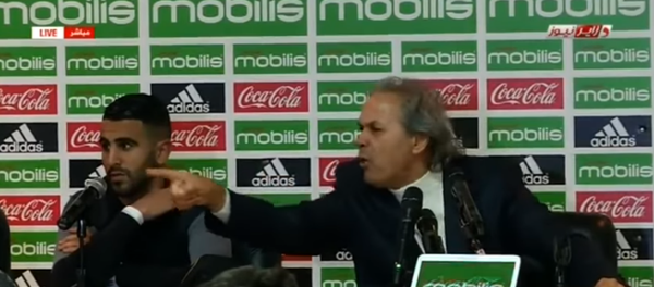 Head coach of Algeria's national soccer team, Rabah Madjer, launches verbal attack on sports journalist Maamar Djebbour - Sputnik International