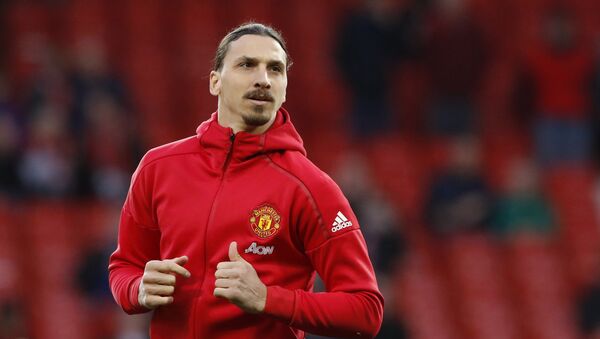 Manchester United's Zlatan Ibrahimovic warms up before the English Premier League soccer match between Manchester United and Everton at Old Trafford in Manchester, England, Tuesday April 4, 2017 - Sputnik International