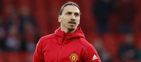 Manchester United's Zlatan Ibrahimovic warms up before the English Premier League soccer match between Manchester United and Everton at Old Trafford in Manchester, England, Tuesday April 4, 2017 - Sputnik International