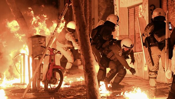 A petrol bomb explodes next to anti-riot policemen in downtown Athens on November 17, 2017, during clashes following a rally commemorating the 1973 students uprising against the US-backed military junta - Sputnik International