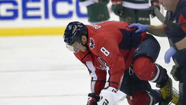 Washington Capitals left wing Alex Ovechkin (8), of Russia, is helped by a trainer after he was injured during the second period of an NHL hockey game against the Minnesota Wild, Saturday, Nov. 18, 2017, in Washington - Sputnik International