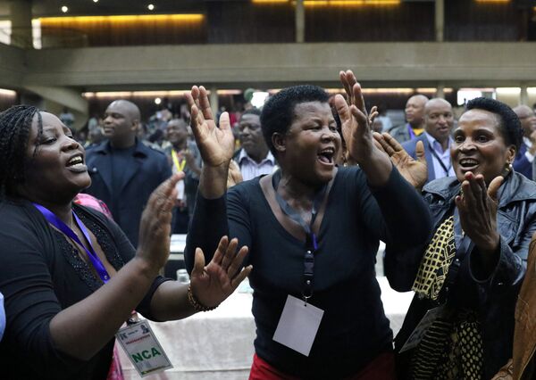 Delegates celebrate after Zimbabwean President Robert Mugabe was dismissed as party leader at an extraordinary meeting of the ruling ZANU-PF's central committee in Harare, Zimbabwe November 19, 2017 - Sputnik International
