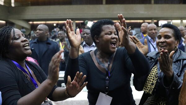 Delegates celebrate after Zimbabwean President Robert Mugabe was dismissed as party leader at an extraordinary meeting of the ruling ZANU-PF's central committee in Harare, Zimbabwe November 19, 2017 - Sputnik International