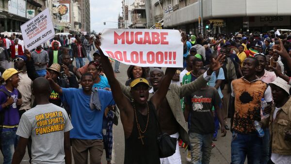 Protesters calling for Zimbabwean President Robert Mugabe to step down take to the streets in Harare, Zimbabwe November 18, 2017 - Sputnik International