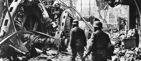 German troops passing through a wrecked generating station in the factory district of Stalingrad on Dec. 28, 1942 - Sputnik International