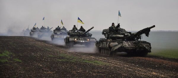 Ukrainian tanks on the march - Sputnik International