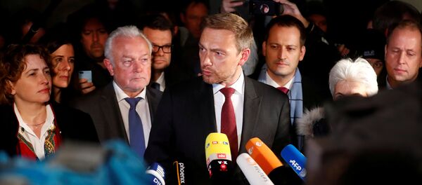 Chairman of the Free Democratic Party (FDP) Christian Lindner, and party members Wolfgang Kubicki and Nicola Beer speak to the press during the exploratory talks about forming a new coalition government in Berlin, Germany, November 19, 2017 - Sputnik International