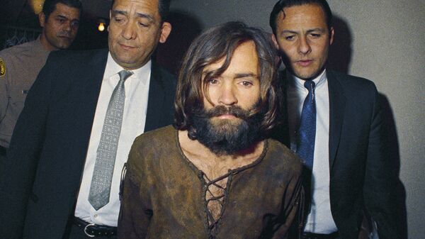 In this 1969 file photo, Charles Manson is escorted to his arraignment on conspiracy-murder charges in connection with the Sharon Tate murder case - Sputnik International