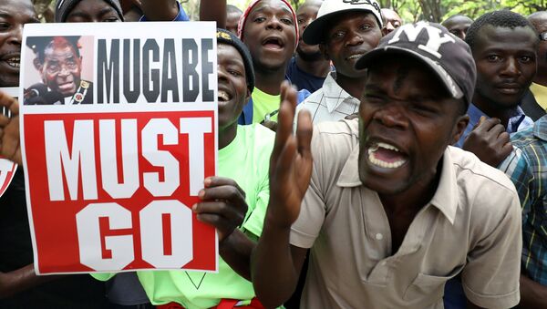 Protesters call for Zimbabwean President Robert Mugabe to resign across the road from parliament in Harare, Zimbabwe, November 21, 2017 - Sputnik International