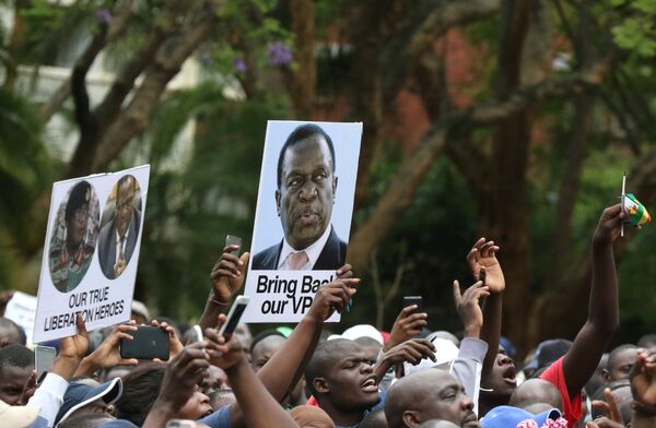 Protesters hold posters showing support for former vice-President Emmerson Mnangagwa, in Harare, Zimbabwe, November 18, 2017 Protesters hold posters showing support for former vice-President Emmerson Mnangagwa, in Harare, Zimbabwe, November 18, 2017 - Sputnik International