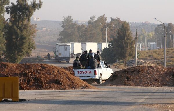 Free Syrian Army fighters ride on the back of a pickup truck near the Syrian-Jordanian border crossing in Deraa, Syria, October 23, 2017 Free Syrian Army fighters ride on the back of a pickup truck near the Syrian-Jordanian border crossing in Deraa, Syria, October 23, 2017 - Sputnik International