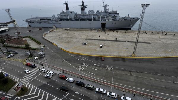 British soldiers board the Royal Navy warship HMS Albion, background, at Santander's port, northern Spain, on Tuesday, April 20, 2010. The warship came to take back to England nearly 800 British soldiers and civilians stranded by the volcanic ash cloud. - Sputnik International