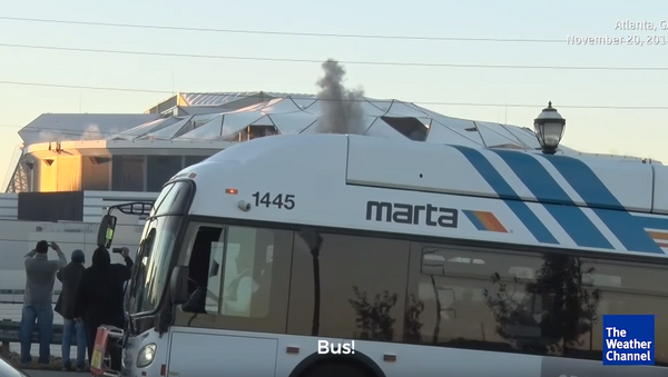 Georgia Dome Disaster: Bus Photobombs Live Stream of Implosion - Sputnik International