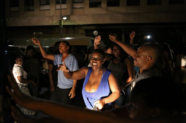 Zimbabweans living in South Africa celebrate after President Robert Mugabe resigns, in Johannesburg, South Africa November 21, 2017 Zimbabweans living in South Africa celebrate after President Robert Mugabe resigns, in Johannesburg, South Africa November 21, 2017 - Sputnik International