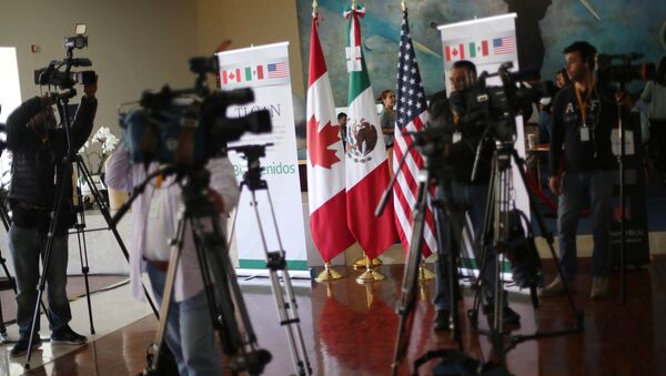 Journalists work during the fifth round of NAFTA talks involving the United States, Mexico and Canada, in Mexico City, Mexico, November 18, 2017 - Sputnik International