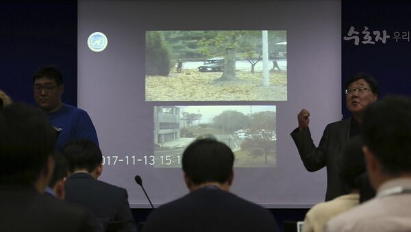 Journalists watch CCTV footage regarding a North Korean soldier's defection, during a press conference at the Defense Ministry in Seoul, South Korea, Wednesday, Nov. 22, 2017 - Sputnik International