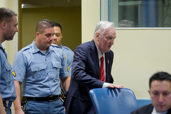 Ex-Bosnian Serb wartime general Ratko Mladic appears in court at the International Criminal Tribunal for the former Yugoslavia (ICTY) in the Hague, Netherlands November 22, 2017 - Sputnik International