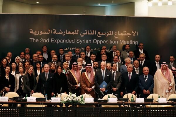 Saudi Foreign Minister Adel al-Jubeir poses for a group photo during a Syrian opposition meeting in Riyadh, Saudi Arabia, November 22, 2017 Saudi Foreign Minister Adel al-Jubeir poses for a group photo during a Syrian opposition meeting in Riyadh, Saudi Arabia, November 22, 2017 - Sputnik International