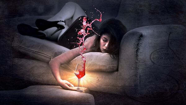 A woman drinking red wine - Sputnik International