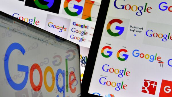 A picture taken on November 20, 2017 shows logos of US multinational technology company Google displayed on computers' screens - Sputnik International