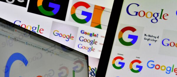 A picture taken on November 20, 2017 shows logos of US multinational technology company Google displayed on computers' screens - Sputnik International