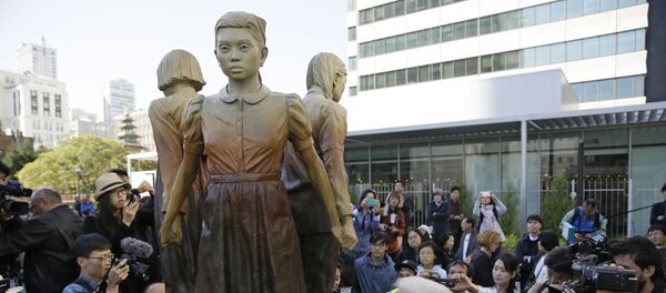 People move in to take a closer look at the Comfort Women monument after it was unveiled Friday, Sept. 22, 2017, in San Francisco People move in to take a closer look at the Comfort Women monument after it was unveiled Friday, Sept. 22, 2017, in San Francisco - Sputnik International