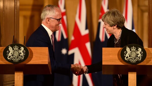 Australian Prime Minister, Malcolm Turnbull and Britain's Prime Minister Theresa May (R) shake hands at a press conference in 10 Downing Street in central London on July 10, 2017. - Sputnik International