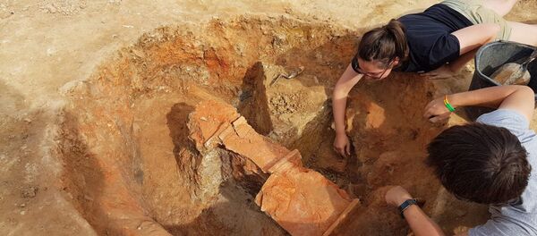 Nero tiles being unearthed at the kiln site. Nero tiles being unearthed at the kiln site. - Sputnik International