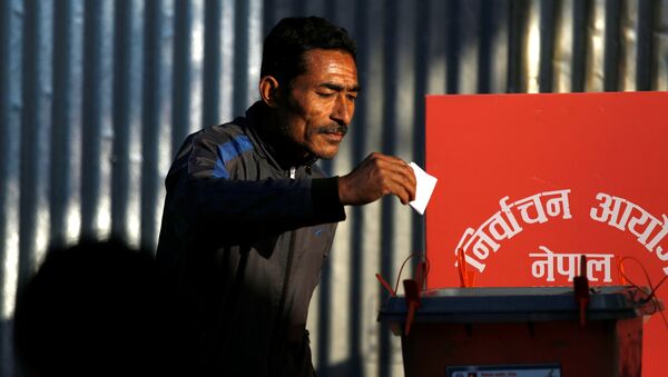 A man cast his vote on a ballot box during the parliamentary and provincial elections at Chautara in Sindhupalchok District November 26, 2017 - Sputnik International