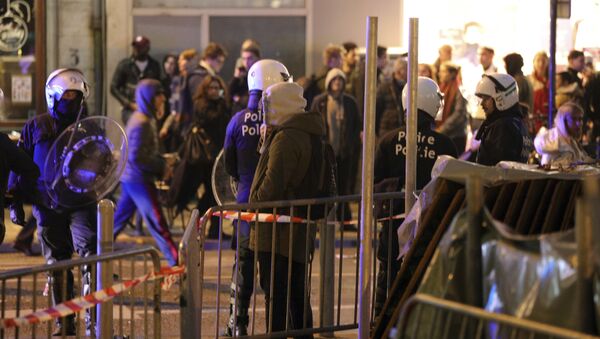 Police patrol the street during unrest in Brussels on Wednesday, Nov. 15, 2017 - Sputnik International