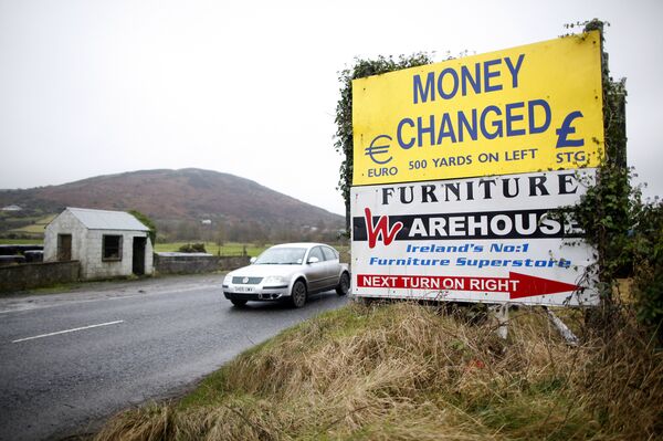 A motorist crosses over the border from the Irish Republic into Northern Ireland near the town of Jonesborough, Northern Ireland, Monday, Jan. 30, 2017 - Sputnik International