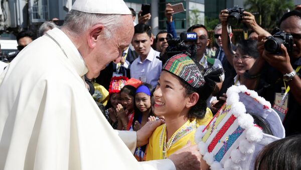 Pope Francis is welcomed as he arrives at Yangon International Airport, Myanmar - Sputnik International