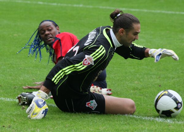 CSKA's Wagner Love and Lokomotiv goalkeeper Ivan Pelizzoli in the 20th round of the Russian premier league soccer championship. CSKA 2 - 0 Lokomotiv. File photo CSKA's Wagner Love and Lokomotiv goalkeeper Ivan Pelizzoli in the 20th round of the Russian premier league soccer championship. CSKA 2 - 0 Lokomotiv. File photo - Sputnik International