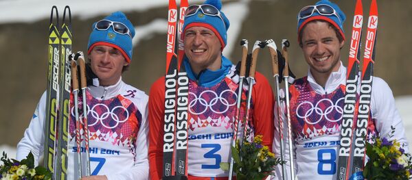 Medalists in the mass start race in men’s cross country skiing at the XXII Olympic Winter Games in Sochi during the flower ceremony, from left: silver medalist Maxim Vylegzhanin (Russia); gold medalist Alexander Legkov (Russia); bronze medalist Ilya Chernousov (Russia). (File) - Sputnik International