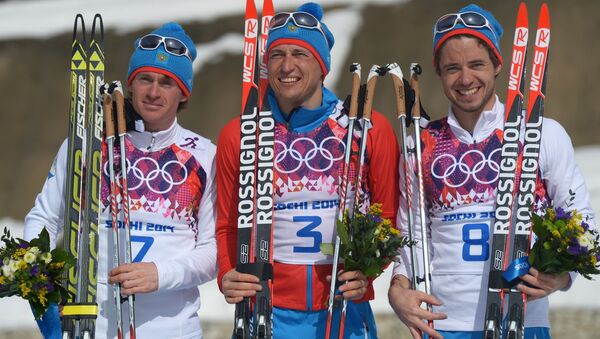 Medalists in the mass start race in men’s cross country skiing at the XXII Olympic Winter Games in Sochi during the flower ceremony, from left: silver medalist Maxim Vylegzhanin (Russia); gold medalist Alexander Legkov (Russia); bronze medalist Ilya Chernousov (Russia). (File) - Sputnik International