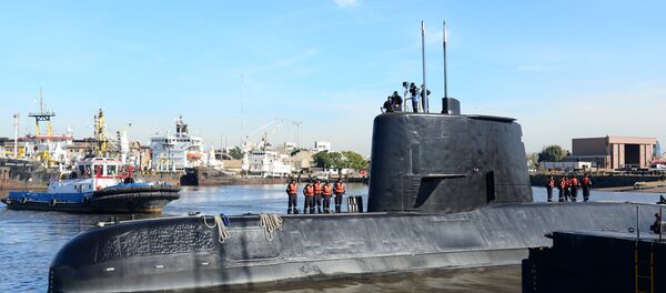 The Argentine military submarine ARA San Juan and crew are seen leaving the port of Buenos Aires, Argentina. (File) - Sputnik International