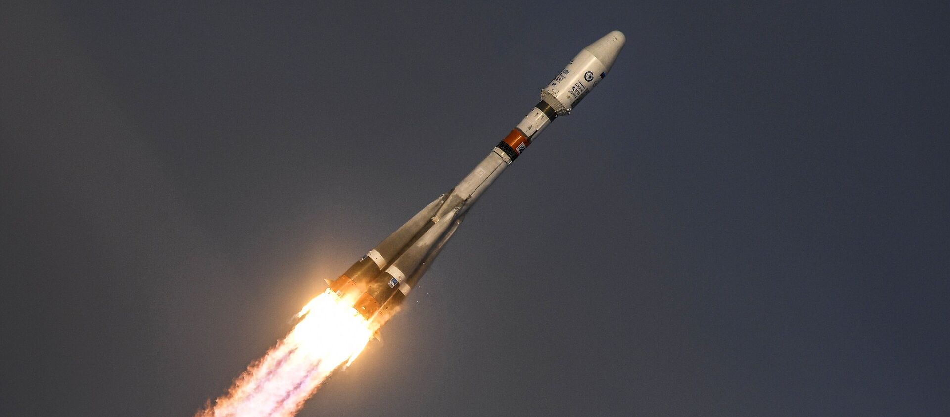 The launch of the Soyuz-2.1b carrier rocket at the Vostochny Space Center - Sputnik International, 1920, 16.06.2018