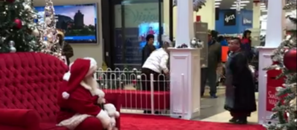 Woman yells at Mall Santa in Toronto's Dufferin Mall Woman yells at Mall Santa in Toronto's Dufferin Mall - Sputnik International