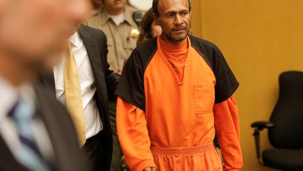 Jose Ines Garcia Zarate, arrested in connection with the July 1, 2015, shooting of Kate Steinle on a pier in San Francisco is led into the Hall of Justice for his arraignment in San Francisco, California, US on July 7, 2015. - Sputnik International