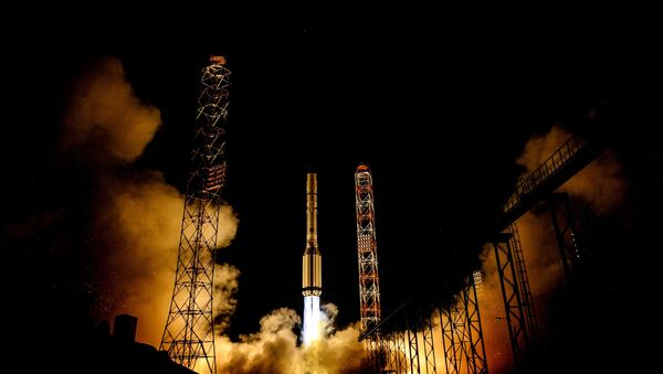 The Spanish Amazonas-5 telecommunications satellite lifts off atop a Proton-M rocket from the Baikonur Space Center - Sputnik International