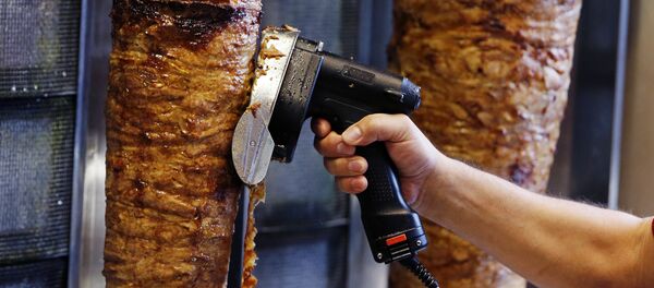 A man slices cuts of meat from a rotisserie Doner spit inside a Doner restaurant in Frankfurt, Germany, Thursday, Nov. 30, 2017 A man slices cuts of meat from a rotisserie Doner spit inside a Doner restaurant in Frankfurt, Germany, Thursday, Nov. 30, 2017 - Sputnik International