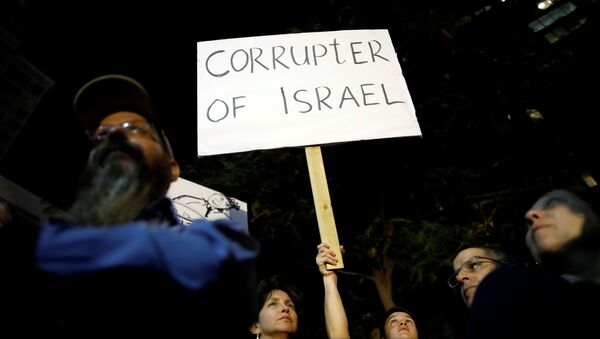 Israelis take part in a protest against corruption in Tel Aviv, Israel December 2, 2017 - Sputnik International