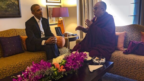 His Holiness the Dalai Lama meeting with former US President Barack Obama in New Delhi, India on December 1, 2017. - Sputnik International