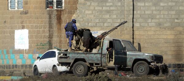 Huthi fighters man an anti-aircraft gun in the Yemeni capital Sanaa on December 2, 2017, during clashes with supporters of Yemeni ex-president Ali Abdullah Saleh Huthi fighters man an anti-aircraft gun in the Yemeni capital Sanaa on December 2, 2017, during clashes with supporters of Yemeni ex-president Ali Abdullah Saleh - Sputnik International