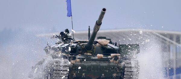 T-72 tank in action at the Tank Biathalon-2016 competition in Albino, Moscow region. T-72 tank in action at the Tank Biathalon-2016 competition in Albino, Moscow region. - Sputnik International