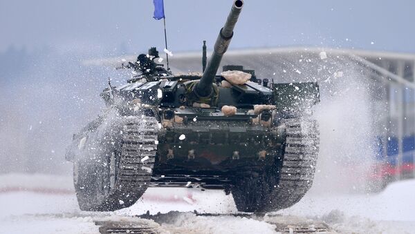 T-72 tank in action at the Tank Biathalon-2016 competition in Albino, Moscow region. - Sputnik International