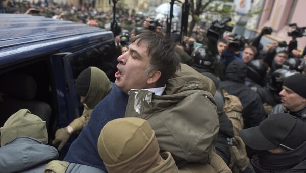 Ukrainian Security Service officers detain Mikheil Saakashvili at his house in Kiev, Ukraine, Tuesday, Dec. 5, 2017 - Sputnik International